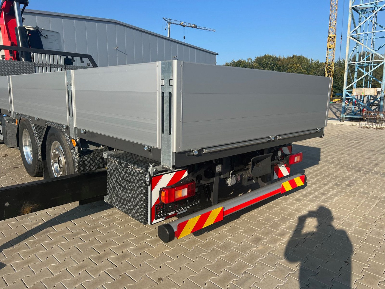 Volvo FH 500 8x2 Kran F710 RA2.26 - شاحنات مسطحة, شاحنة كرين: صورة 3 Volvo FH 500 8x2 Kran F710 RA2.26 - شاحنات مسطحة, شاحنة كرين: صورة 3