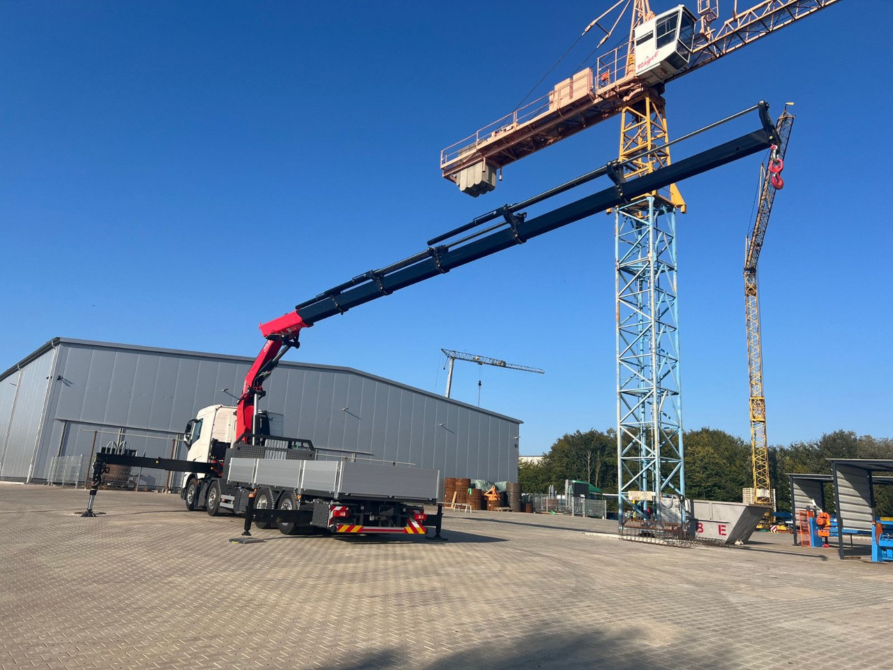 Volvo FH 500 8x2 Kran F710 RA2.26 - شاحنات مسطحة, شاحنة كرين: صورة 5 Volvo FH 500 8x2 Kran F710 RA2.26 - شاحنات مسطحة, شاحنة كرين: صورة 5