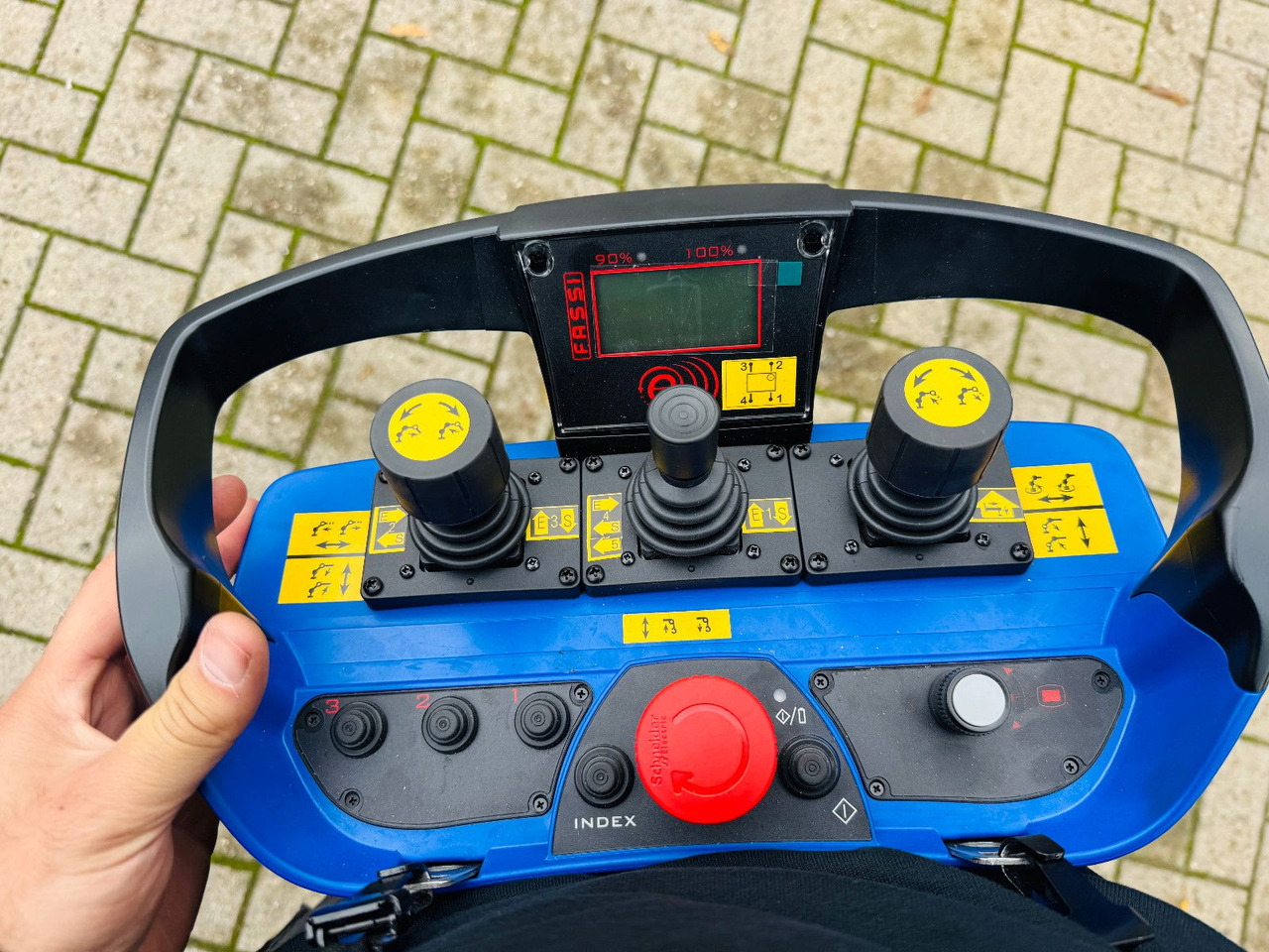 Volvo FH 500 8x4 Kran F820 RA2.27 Jib & Winde Sofort - وحدة جر: صورة 4 Volvo FH 500 8x4 Kran F820 RA2.27 Jib & Winde Sofort - وحدة جر: صورة 4