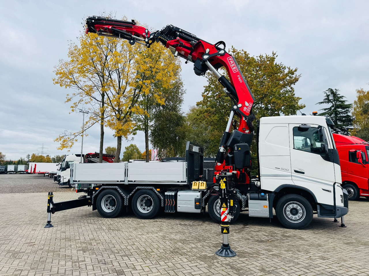 Volvo FH 500 8x4 Kran F820 RA2.27 Jib & Winde Sofort - وحدة جر: صورة 2 Volvo FH 500 8x4 Kran F820 RA2.27 Jib & Winde Sofort - وحدة جر: صورة 2