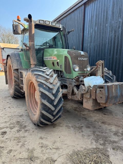 FENDT 820 VARIO - جرار: صورة 1 FENDT 820 VARIO - جرار: صورة 1