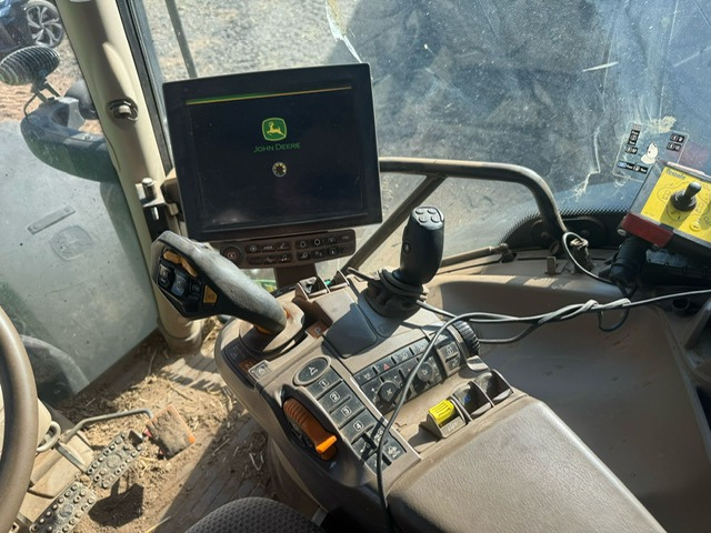 JOHN DEERE 6215R - جرار: صورة 2 JOHN DEERE 6215R - جرار: صورة 2