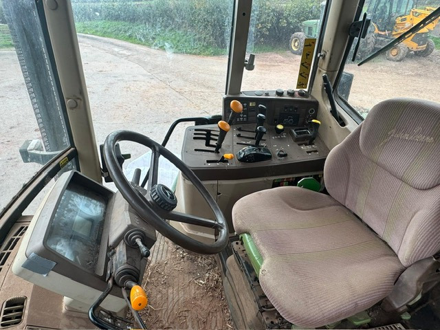 JOHN DEERE 6910 - جرار: صورة 4 JOHN DEERE 6910 - جرار: صورة 4