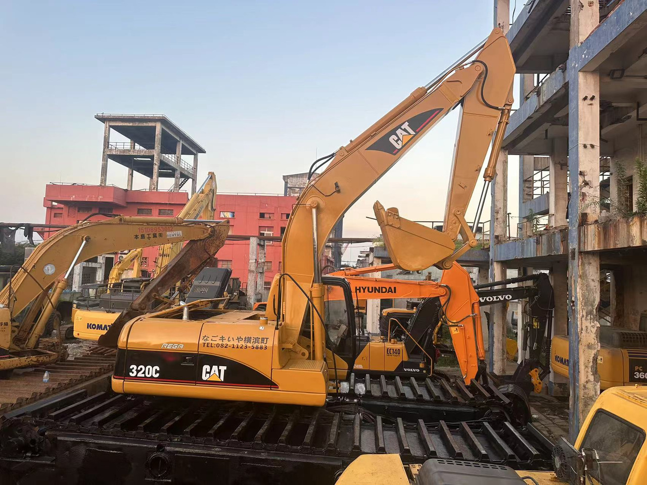 CATERPILLAR 320C - حفارة أفقية: صورة 2 CATERPILLAR 320C - حفارة أفقية: صورة 2