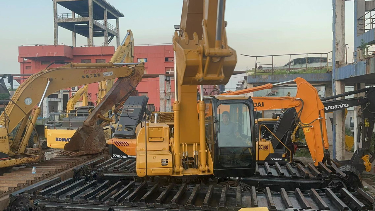 CATERPILLAR 320C - حفارة أفقية: صورة 3 CATERPILLAR 320C - حفارة أفقية: صورة 3