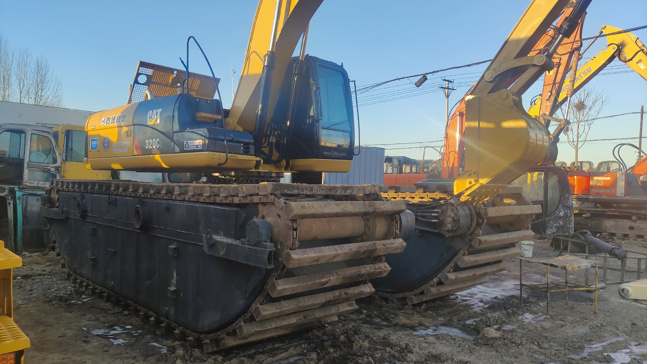 CATERPILLAR 320C - حفارة أفقية: صورة 1 CATERPILLAR 320C - حفارة أفقية: صورة 1