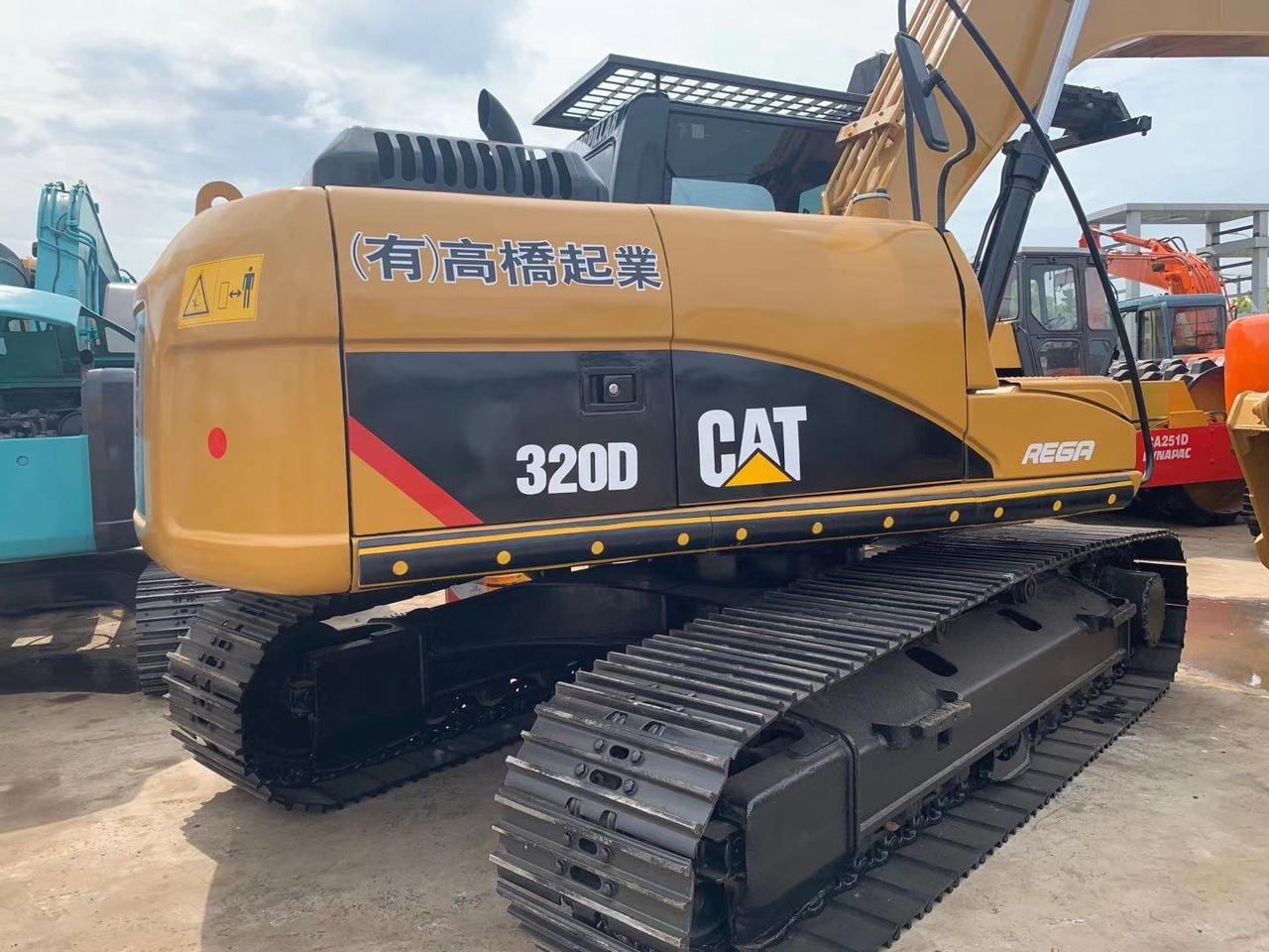 CATERPILLAR 320D - حفار زحاف: صورة 5 CATERPILLAR 320D - حفار زحاف: صورة 5