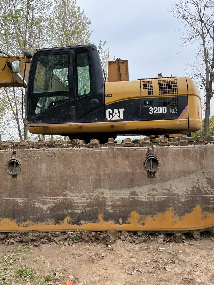 CATERPILLAR 320D - حفارة أفقية: صورة 1 CATERPILLAR 320D - حفارة أفقية: صورة 1