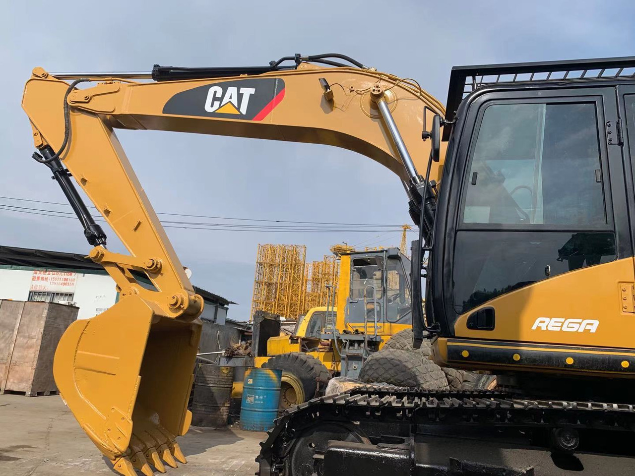 CATERPILLAR 320D - حفار زحاف: صورة 3 CATERPILLAR 320D - حفار زحاف: صورة 3