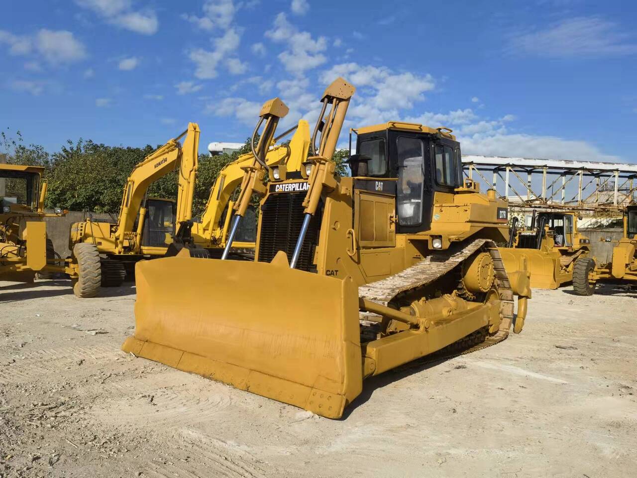 CATERPILLAR D7R - جرافة: صورة 3 CATERPILLAR D7R - جرافة: صورة 3