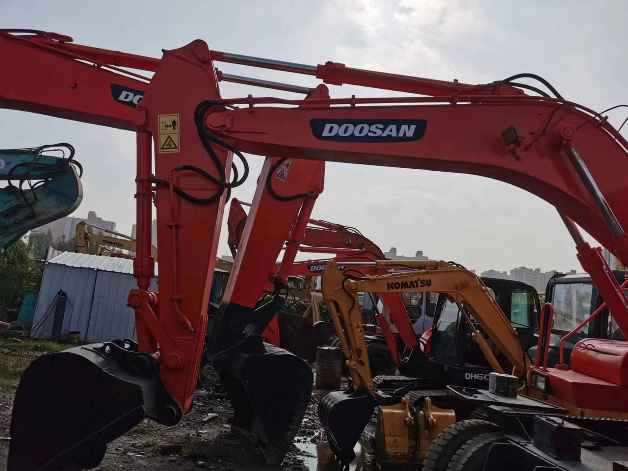 DOOSAN DH140W-7 - حفارة دولاب: صورة 3 DOOSAN DH140W-7 - حفارة دولاب: صورة 3