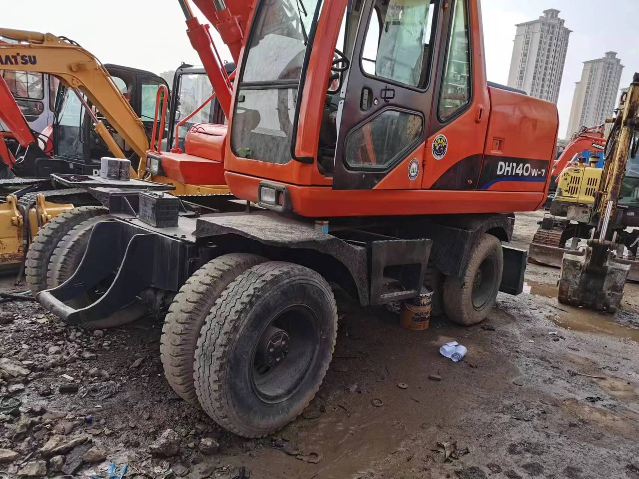 DOOSAN DH140W-7 - حفارة دولاب: صورة 4 DOOSAN DH140W-7 - حفارة دولاب: صورة 4