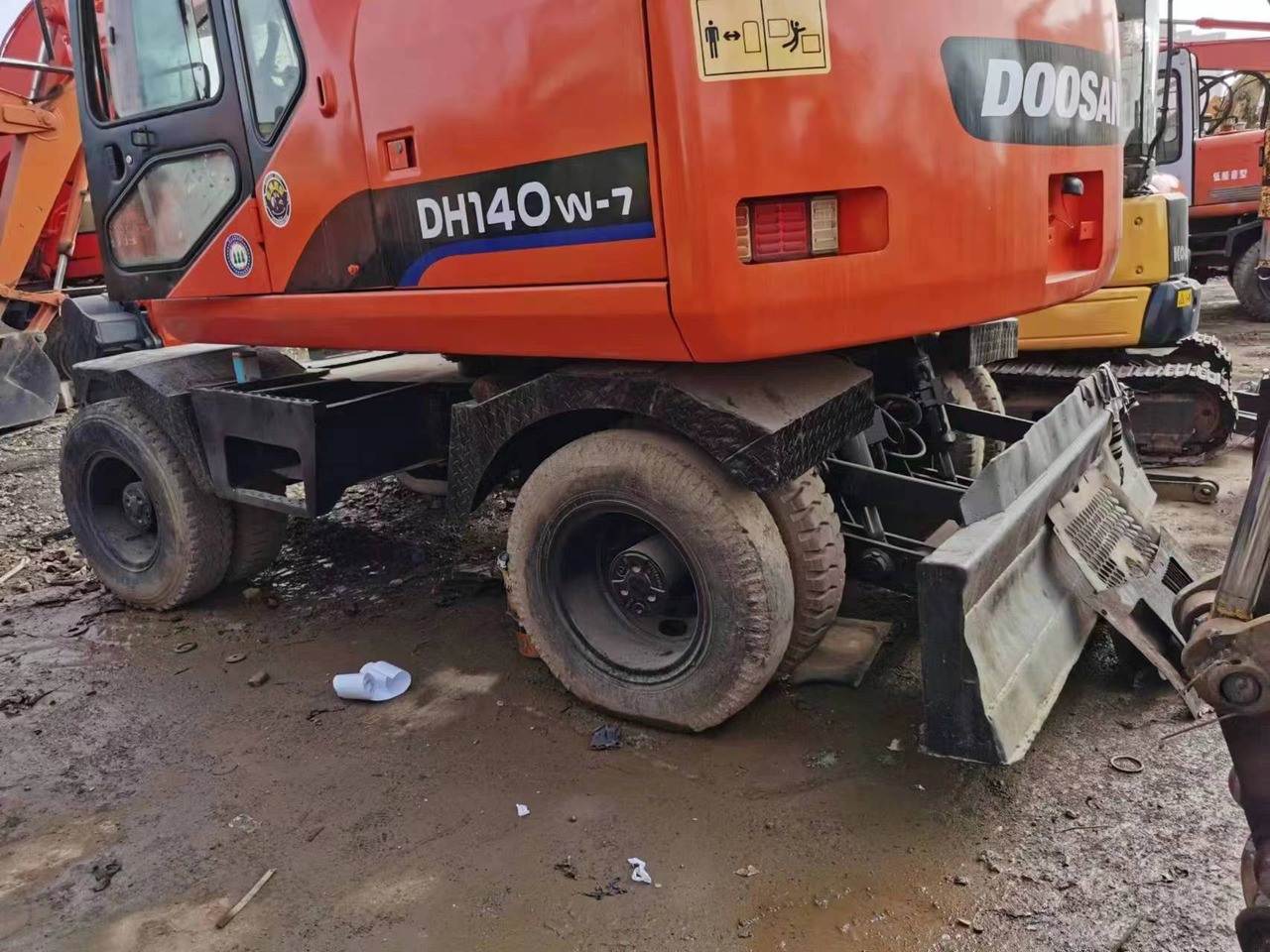 DOOSAN DH140W-7 - حفارة دولاب: صورة 5 DOOSAN DH140W-7 - حفارة دولاب: صورة 5