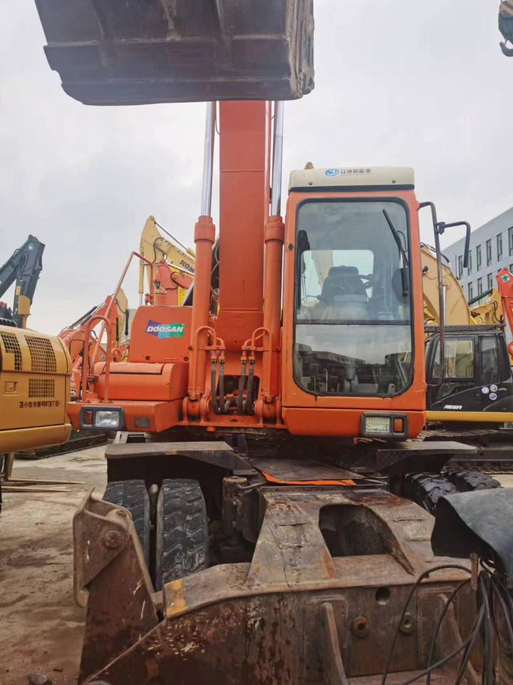 DOOSAN DH210W-7 - حفارة دولاب: صورة 4 DOOSAN DH210W-7 - حفارة دولاب: صورة 4