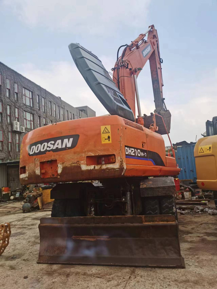 DOOSAN DH210W-7 - حفارة دولاب: صورة 2 DOOSAN DH210W-7 - حفارة دولاب: صورة 2