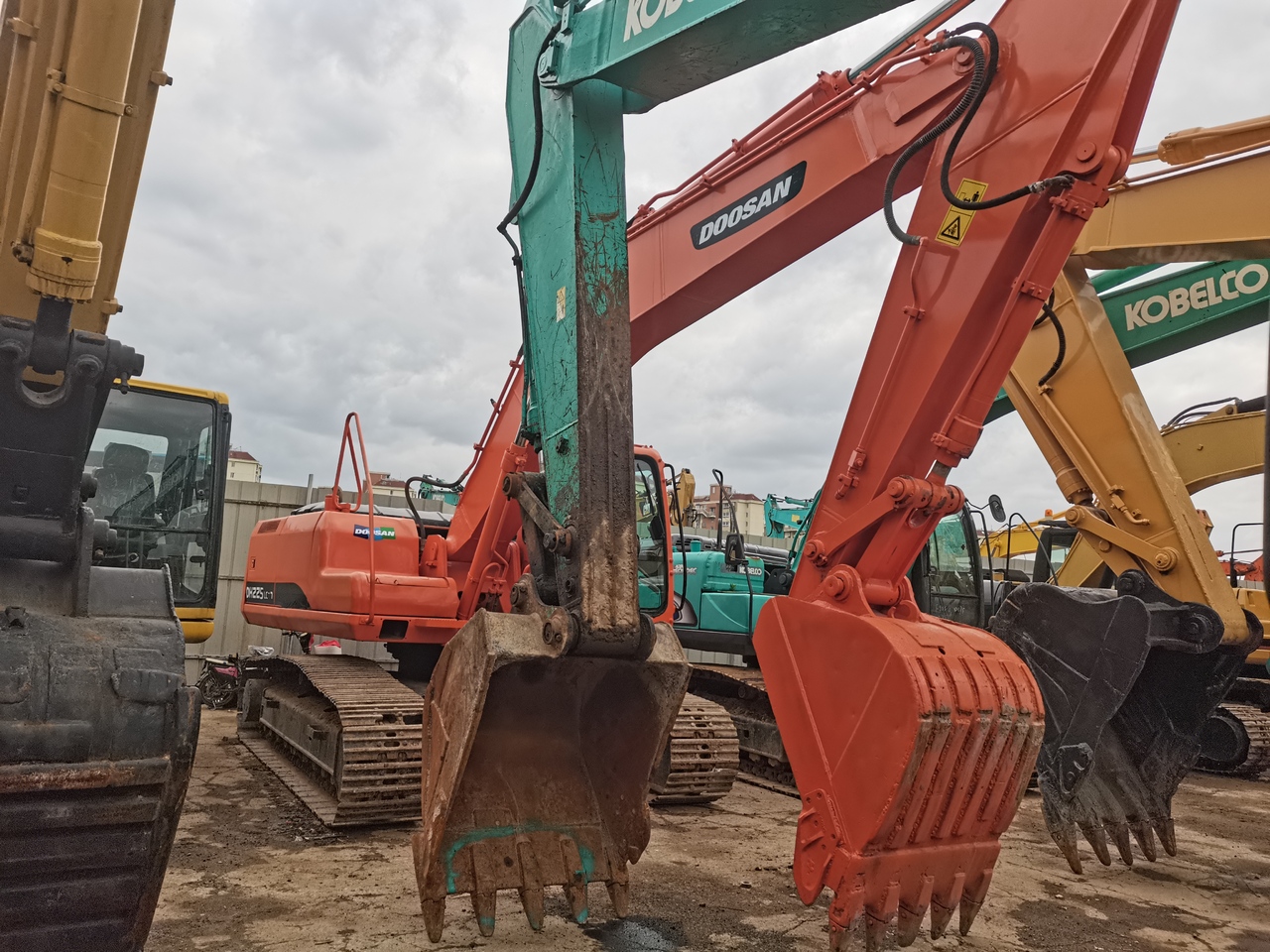 DOOSAN DH225LC-7 - حفار زحاف: صورة 4 DOOSAN DH225LC-7 - حفار زحاف: صورة 4