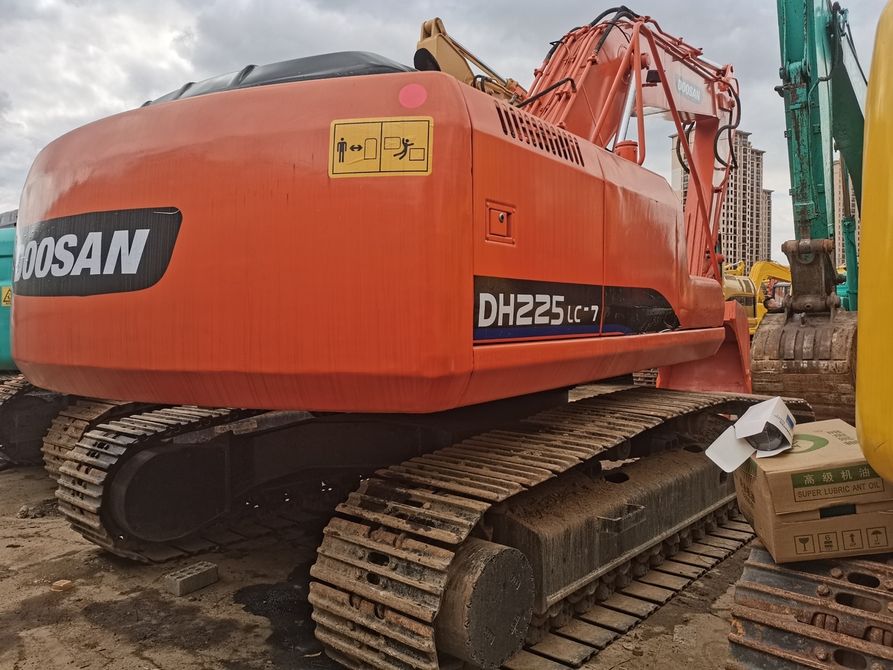 DOOSAN DH225LC-7 - حفار زحاف: صورة 1 DOOSAN DH225LC-7 - حفار زحاف: صورة 1
