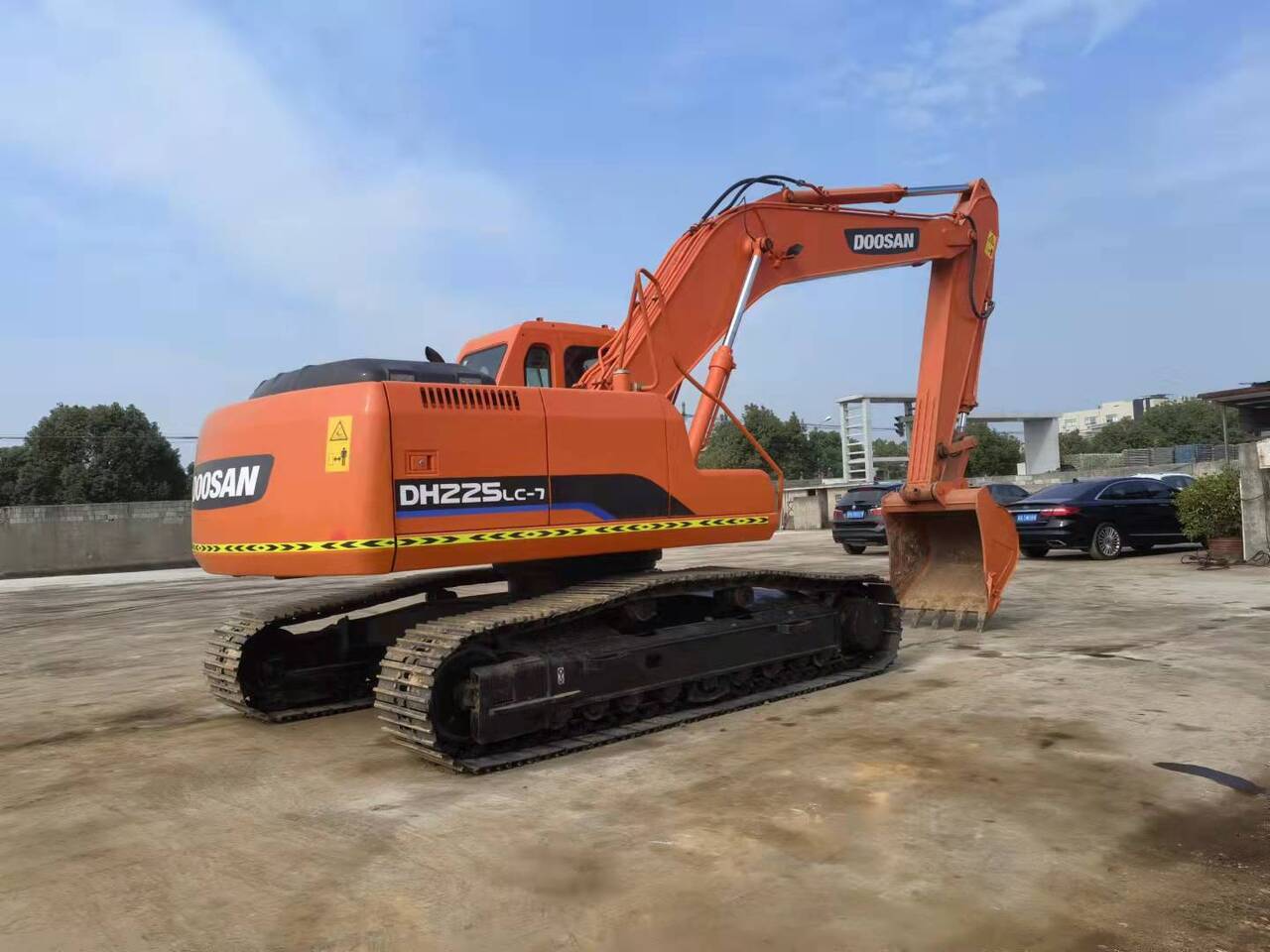 DOOSAN DH225LC-7 - حفار زحاف: صورة 1 DOOSAN DH225LC-7 - حفار زحاف: صورة 1