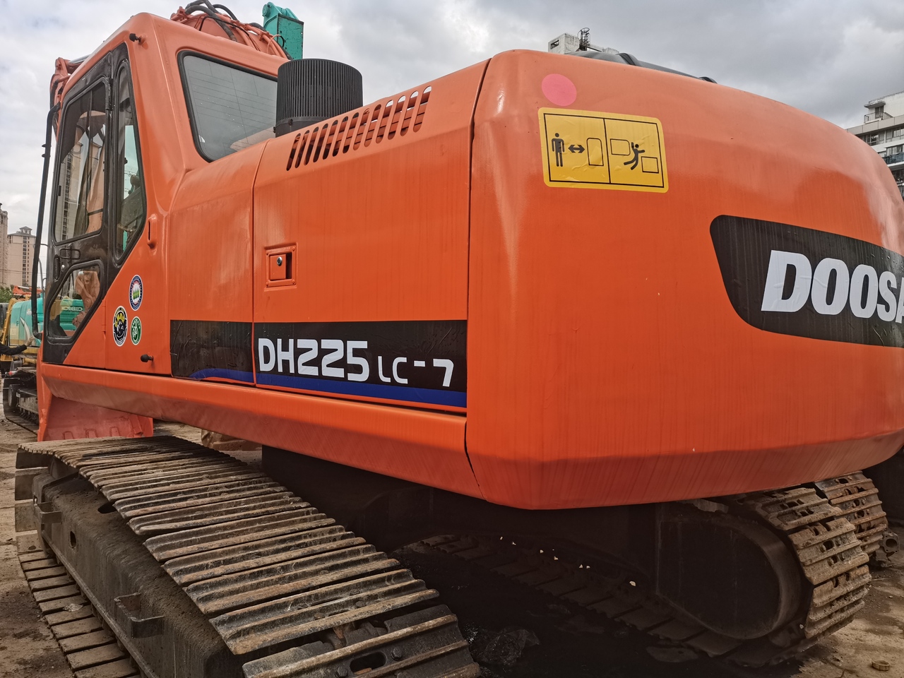 DOOSAN DH225LC-7 - حفار زحاف: صورة 2 DOOSAN DH225LC-7 - حفار زحاف: صورة 2