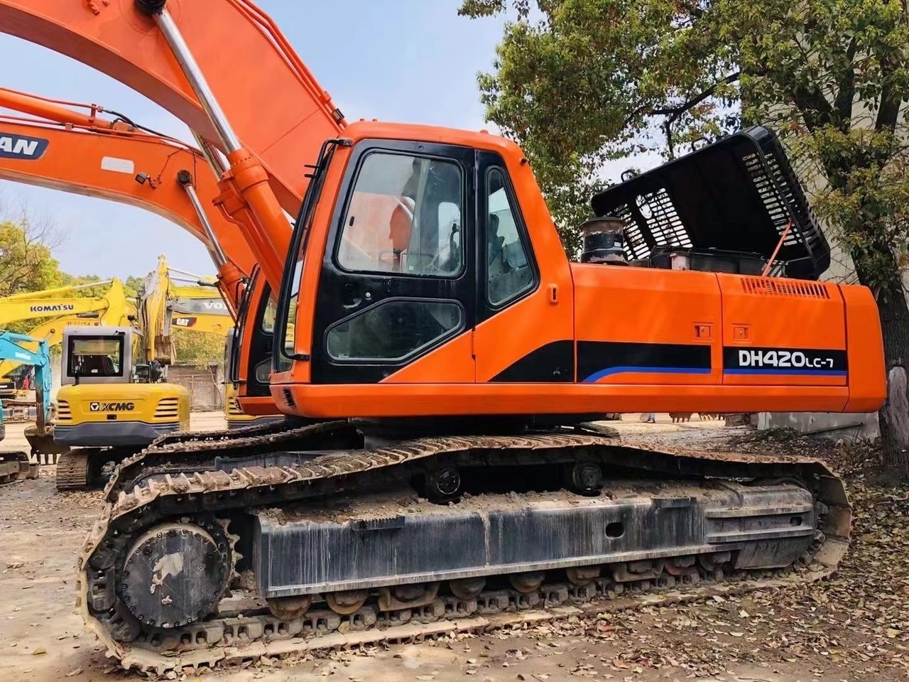 DOOSAN DH420LC-7 - حفار زحاف: صورة 1 DOOSAN DH420LC-7 - حفار زحاف: صورة 1