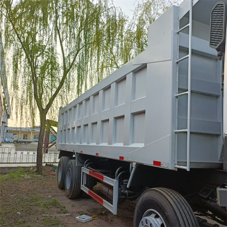 شاحنة قلاب HOWO HOWO371: صورة 9