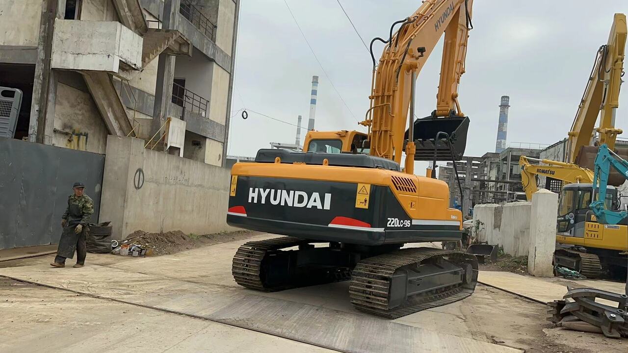 HYUNDAI 220LC-9S - حفار زحاف: صورة 2 HYUNDAI 220LC-9S - حفار زحاف: صورة 2