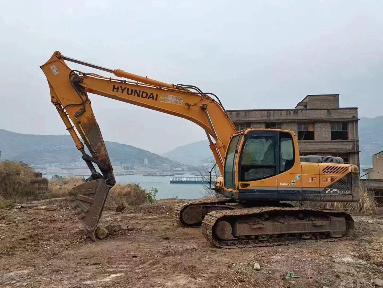 HYUNDAI 225LC-9T - حفار زحاف: صورة 1 HYUNDAI 225LC-9T - حفار زحاف: صورة 1