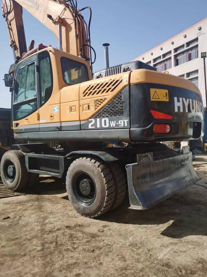 HYUNDAI R210W-9 - حفارة دولاب: صورة 3 HYUNDAI R210W-9 - حفارة دولاب: صورة 3