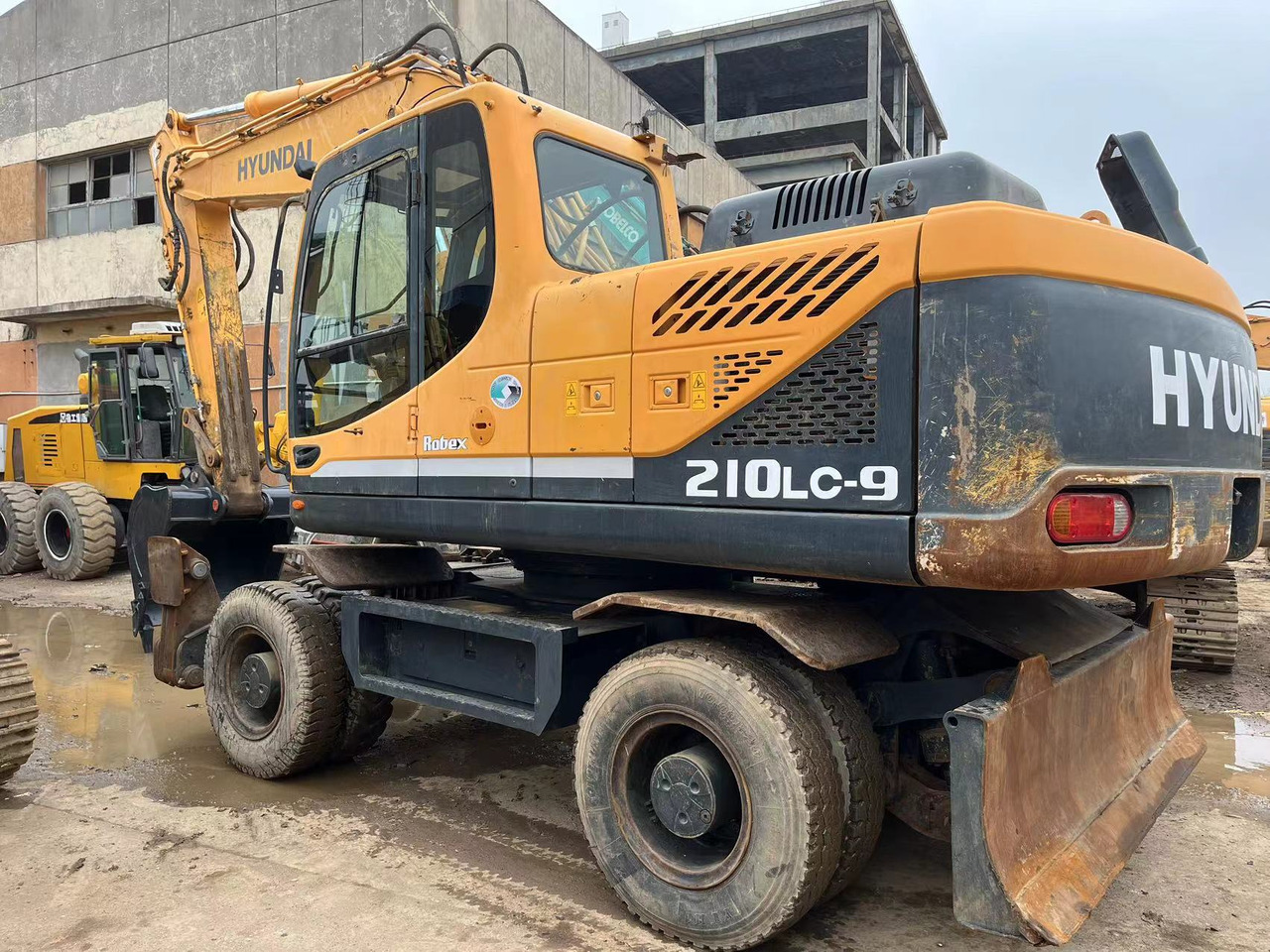 HYUNDAI R210W-9 - حفارة دولاب: صورة 3 HYUNDAI R210W-9 - حفارة دولاب: صورة 3
