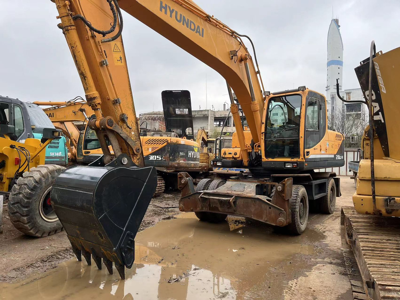 HYUNDAI R210W-9 - حفارة دولاب: صورة 2 HYUNDAI R210W-9 - حفارة دولاب: صورة 2