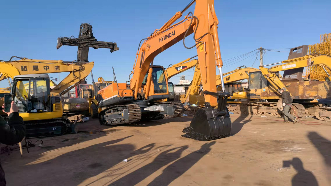 Hyundai R220LC-9S - حفار زحاف: صورة 5 Hyundai R220LC-9S - حفار زحاف: صورة 5