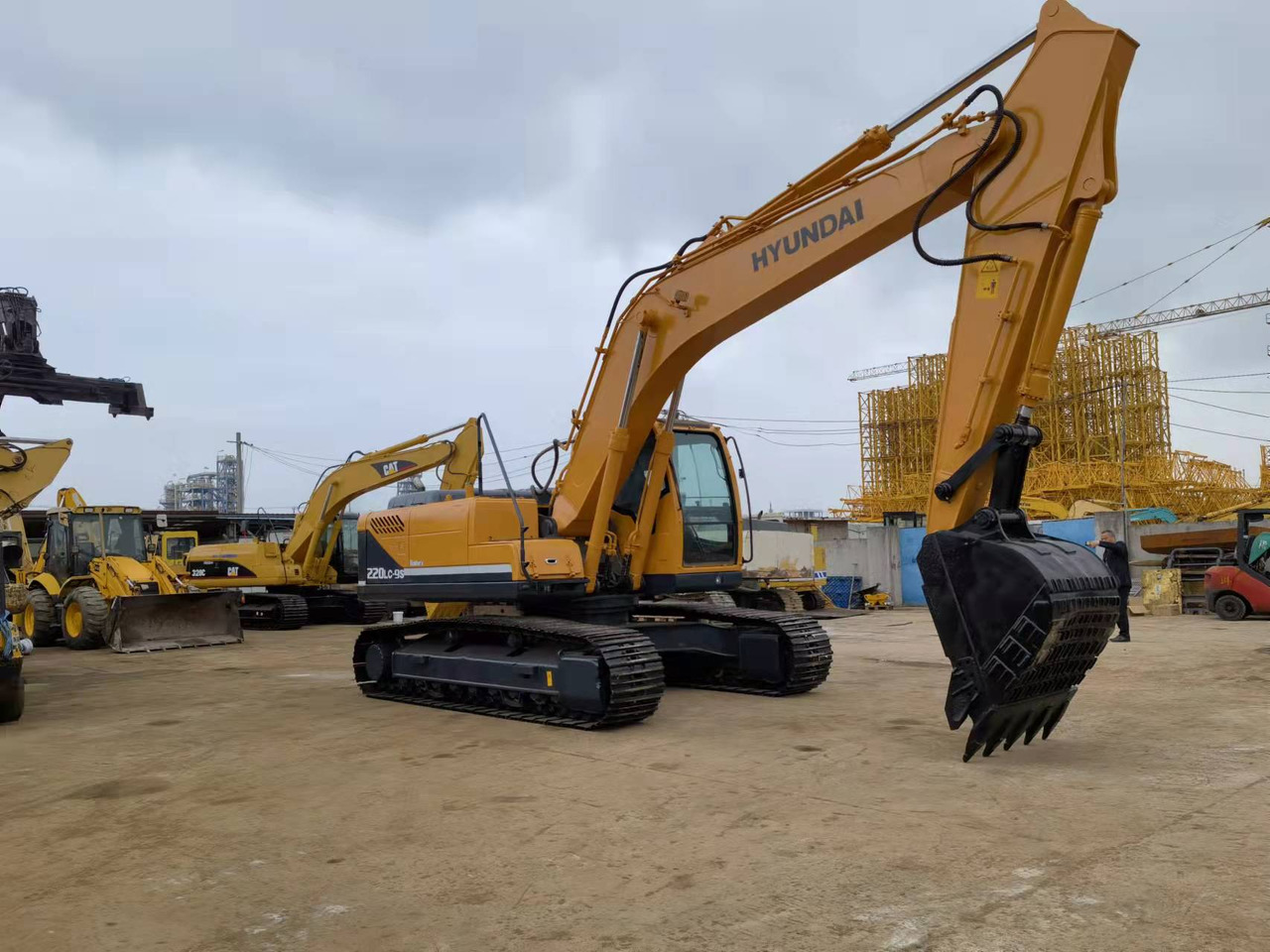 Hyundai R220LC-9S - حفار زحاف: صورة 2 Hyundai R220LC-9S - حفار زحاف: صورة 2