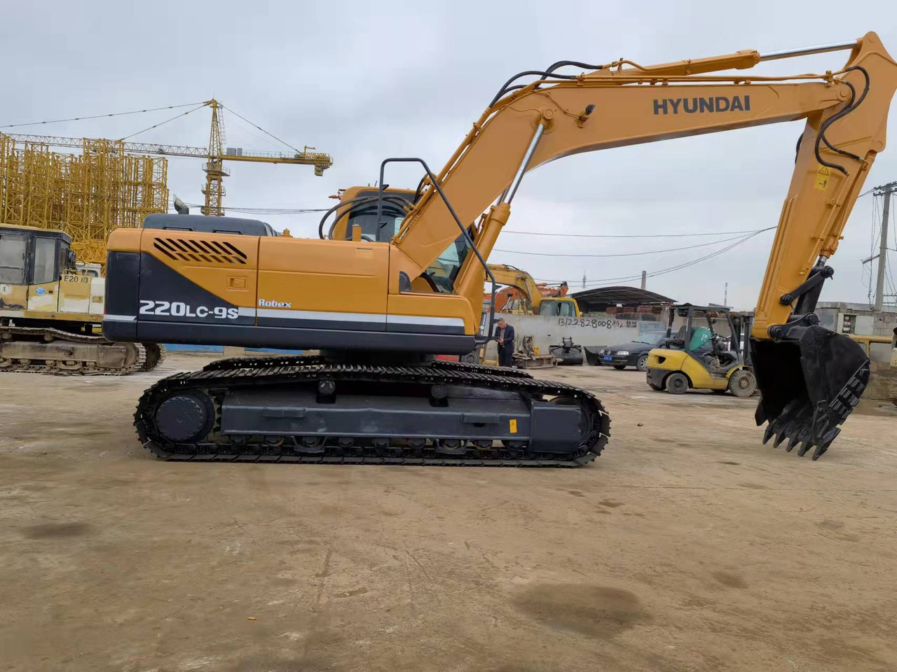 Hyundai R220LC-9S - حفار زحاف: صورة 3 Hyundai R220LC-9S - حفار زحاف: صورة 3