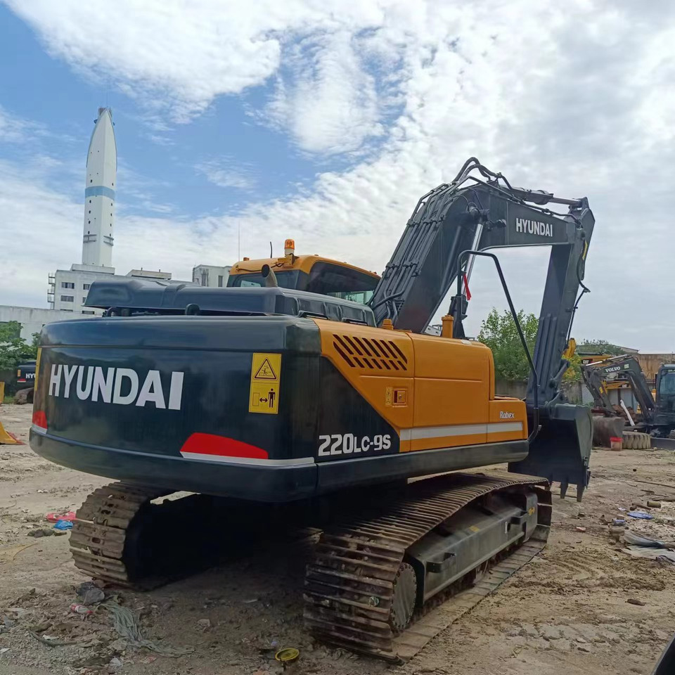 Hyundai R220LC-9S - حفار زحاف: صورة 2 Hyundai R220LC-9S - حفار زحاف: صورة 2