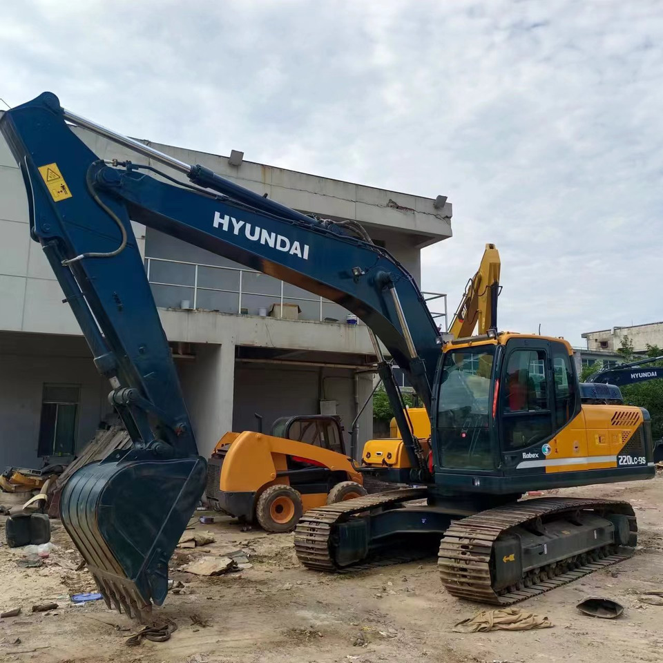 Hyundai R220LC-9S - حفار زحاف: صورة 1 Hyundai R220LC-9S - حفار زحاف: صورة 1
