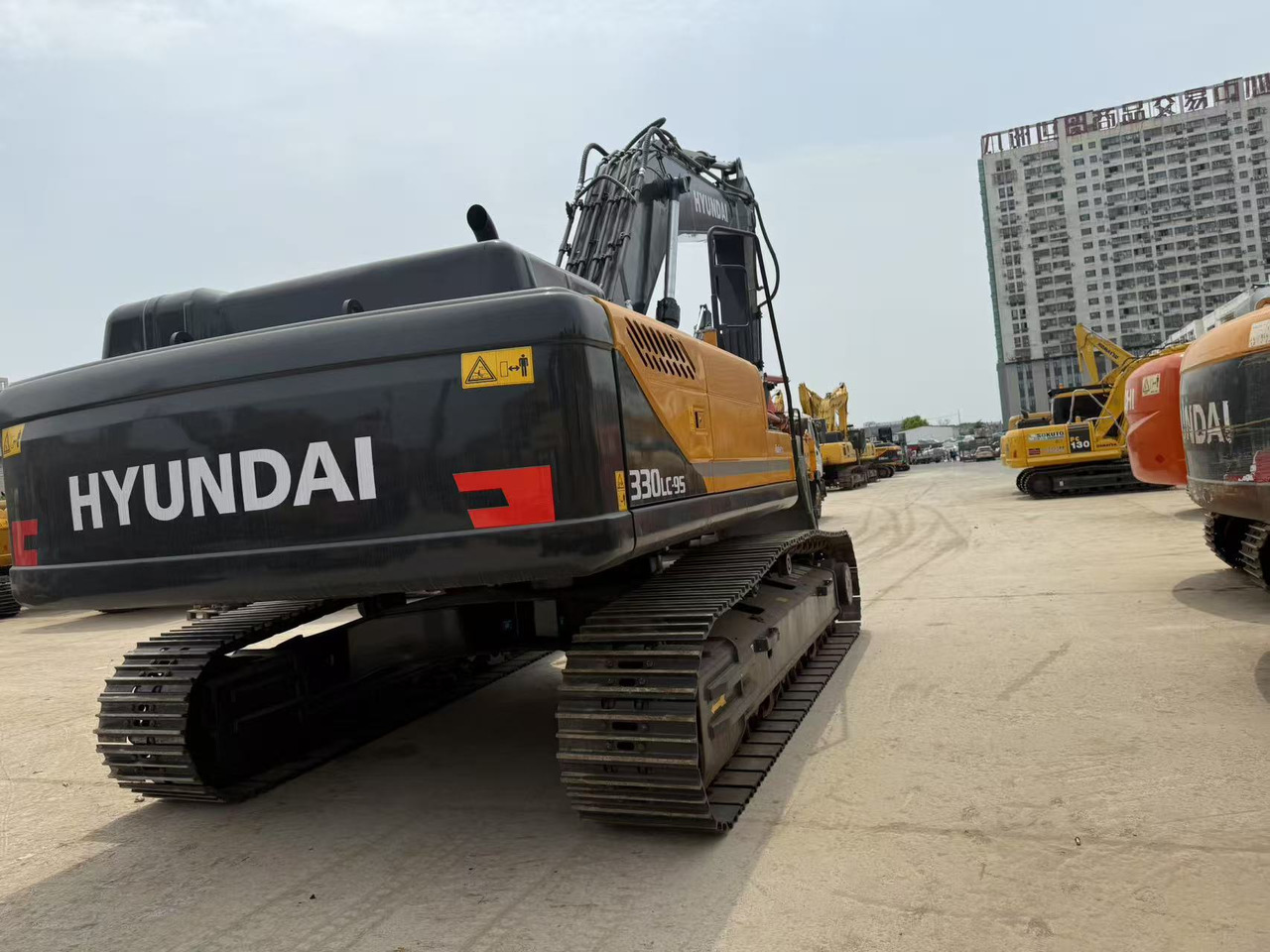Hyundai R330LC-9S - حفار زحاف: صورة 4 Hyundai R330LC-9S - حفار زحاف: صورة 4