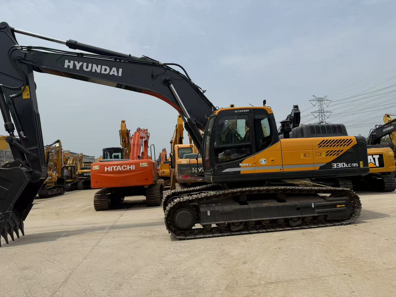 Hyundai R330LC-9S - حفار زحاف: صورة 1 Hyundai R330LC-9S - حفار زحاف: صورة 1