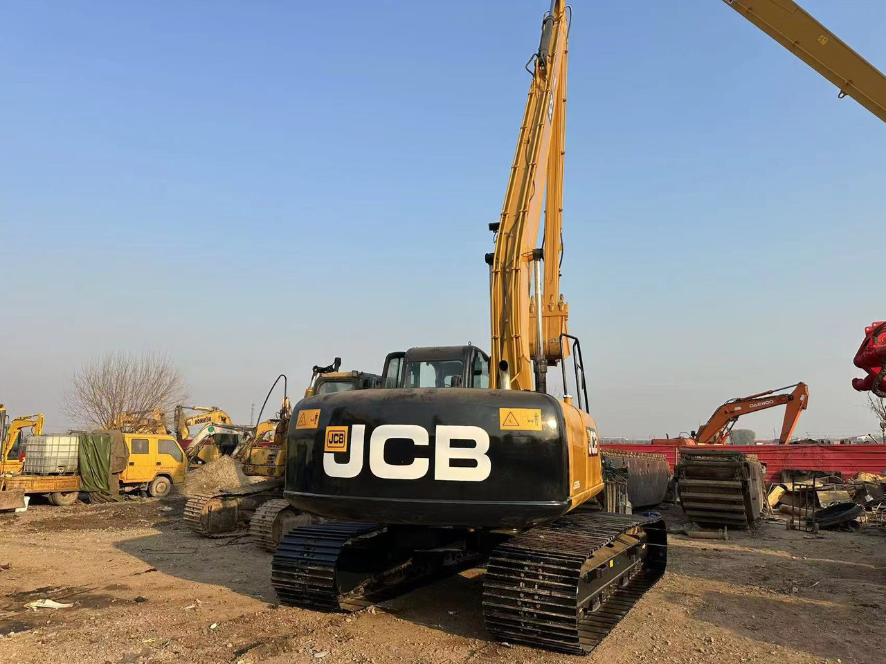 JCB JS220LC - حفار زحاف: صورة 1 JCB JS220LC - حفار زحاف: صورة 1