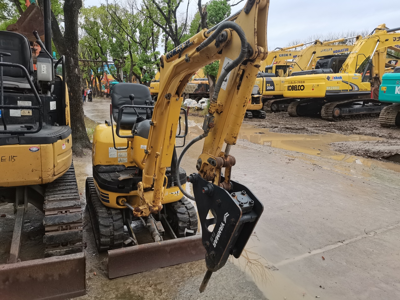 KOMATSU PC10MR - حفار زحاف: صورة 2 KOMATSU PC10MR - حفار زحاف: صورة 2