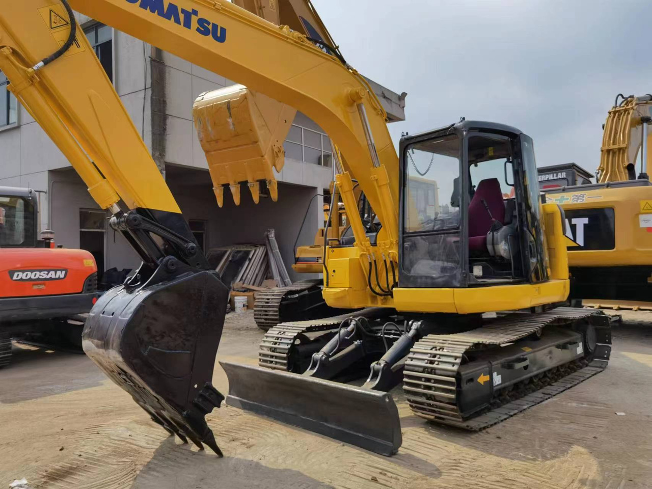 KOMATSU PC128 - حفار زحاف: صورة 3 KOMATSU PC128 - حفار زحاف: صورة 3