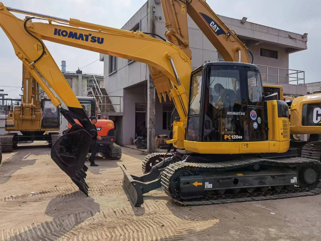 KOMATSU PC128 - حفار زحاف: صورة 4 KOMATSU PC128 - حفار زحاف: صورة 4