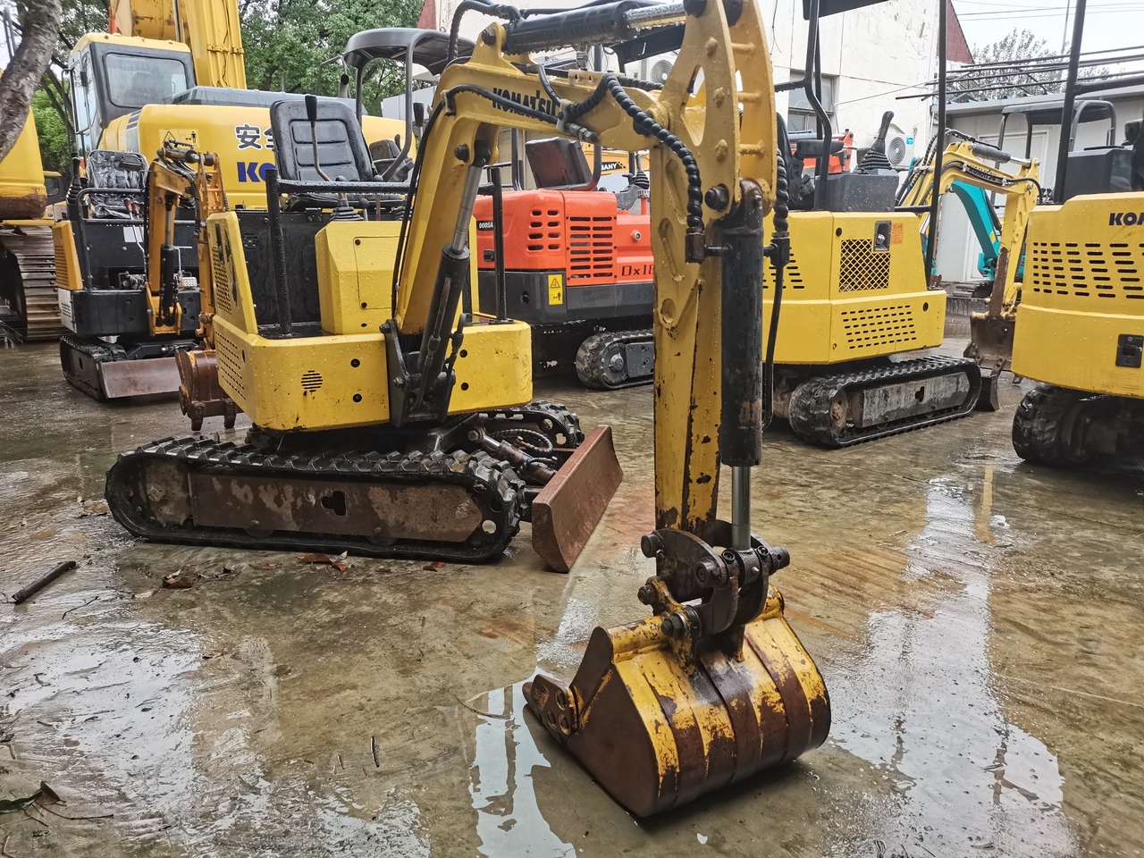 KOMATSU PC15MR - حفارة مُصَّغرة: صورة 3 KOMATSU PC15MR - حفارة مُصَّغرة: صورة 3