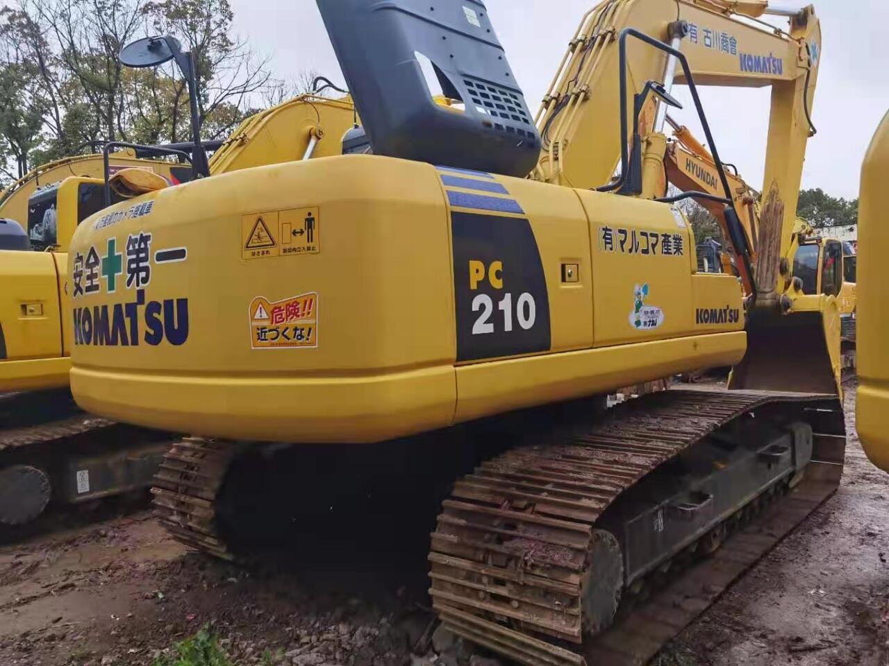 KOMATSU PC210-8 - حفار زحاف: صورة 1 KOMATSU PC210-8 - حفار زحاف: صورة 1