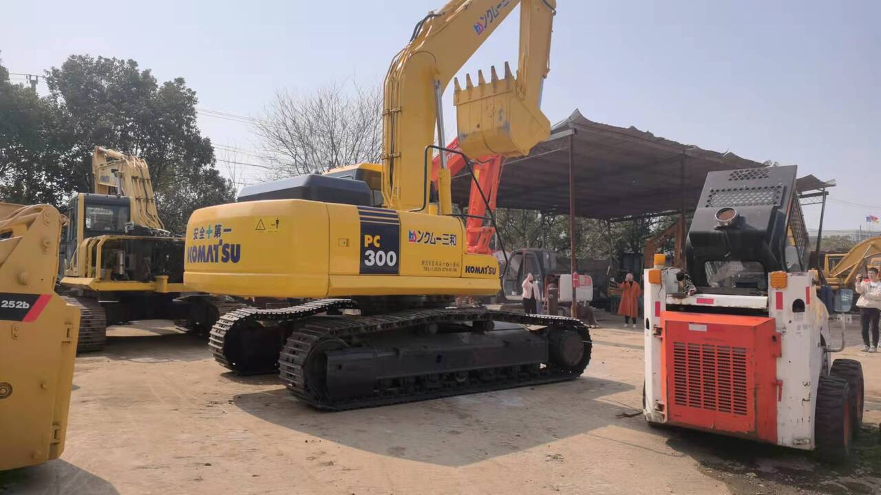 KOMATSU PC300-7 - حفار زحاف: صورة 1 KOMATSU PC300-7 - حفار زحاف: صورة 1