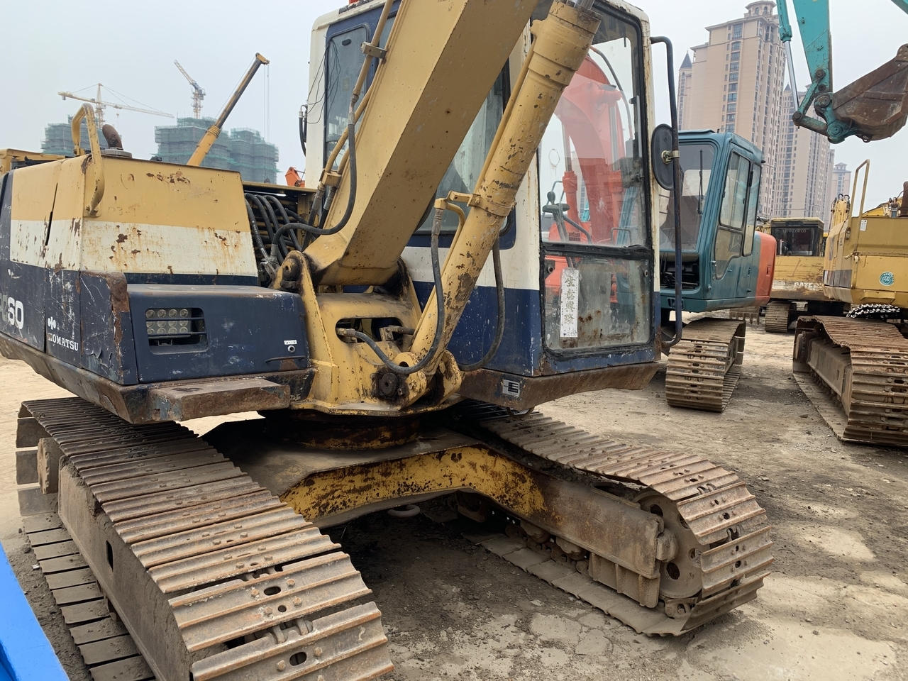 KOMATSU PC60-excavator - حفار زحاف: صورة 1 KOMATSU PC60-excavator - حفار زحاف: صورة 1