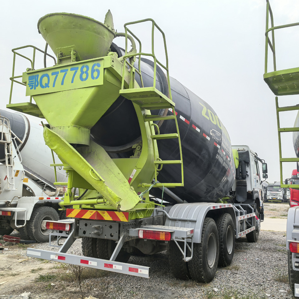 SINOTRUK Howo 6x4 mixer pump truck - شاحنة: صورة 5 SINOTRUK Howo 6x4 mixer pump truck - شاحنة: صورة 5