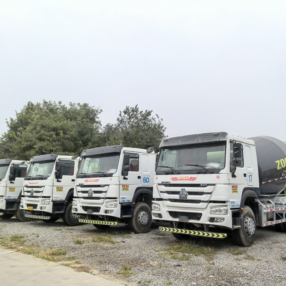 SINOTRUK Howo 6x4 mixer pump truck - شاحنة: صورة 3 SINOTRUK Howo 6x4 mixer pump truck - شاحنة: صورة 3