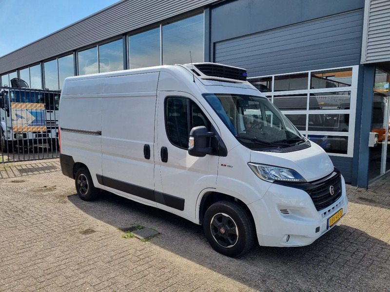 Fiat Ducato 2.3D L2H2 Koelwagen/ Carrier Xarios 300/ Standby 230V - شاحنة مُبرّدة للتوصيل: صورة 1 Fiat Ducato 2.3D L2H2 Koelwagen/ Carrier Xarios 300/ Standby 230V - شاحنة مُبرّدة للتوصيل: صورة 1