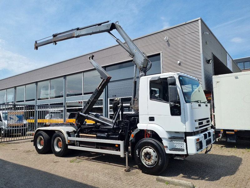 Iveco Eurotrakker 6X4 CURSOR 480 PK 20T HOOKLIFT 10.4 TM HIAB CRANE - شاحنة ذات خطاف, شاحنة كرين: صورة 1 Iveco Eurotrakker 6X4 CURSOR 480 PK 20T HOOKLIFT 10.4 TM HIAB CRANE - شاحنة ذات خطاف, شاحنة كرين: صورة 1
