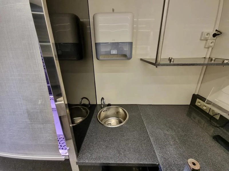 Mercedes-Benz Sprinter 513 CDI/ Foodtruck/ Verkoopwagen/ Camper - شاحنة بيع الطعام: صورة 5 Mercedes-Benz Sprinter 513 CDI/ Foodtruck/ Verkoopwagen/ Camper - شاحنة بيع الطعام: صورة 5